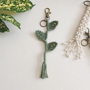 Llavero de macramé hecho a mano, Felicidad - Product Image 1
