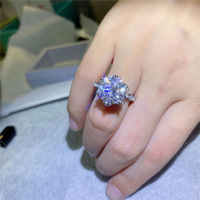Bunga Mewah 5ct Putih 18K Emas Disepuh Moissanite Berlian Cincin 925 Sterling Silver Putaran Cut Moissanite Cincin Pernikahan untuk Wanita