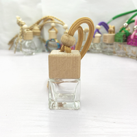 Diffuseur d'huiles essentielles vide en verre carré de 8 ml pour voiture, flacon pendentif d'aromathérapie avec bouchon en bois et sérigraphie