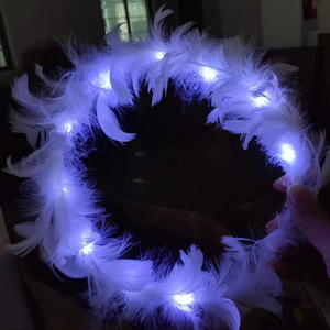 Fascia per capelli super luminosa con piume d'oca scintillanti, accessorio natalizio a forma di ghirlanda - Product Image 4