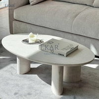 Table basse ovale moderne avec cadre en métal élégant pour le salon