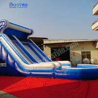 Grand toboggan aquatique gonflable en PVC avec mur d'escalade et piscine à jets, installation facile pour événements estivaux en plein air