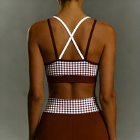 Soutien-gorge double couche 2-en-1 à motif quadrillé personnalisé, maintien élevé, respirant, en tissu recyclé pour le Pilates, couleur contrastante, vêtement de loisirs pour femme