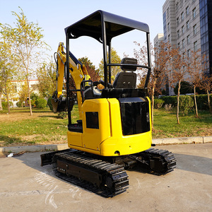 Mini-excavatrice sur chenilles, de couleur jaune, équipement de construction compact pour le creusement et l'aménagement paysager - Product Image 3