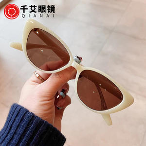 Gafas de Sol Retro Qianai para Mujer, Estilo Ojo de Gato, UV400, Ligeras, Lentes AC Tipo 3, Embalaje en Bolsa OPP - Product Image 5