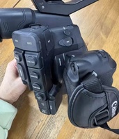 Système de vidéoconférence professionnel Canon EOS C300 Mark 1 d'occasion avec capteur CMOS Super 35 mm, vidéo Full HD 1080p et écran 3,50 pouces, noir