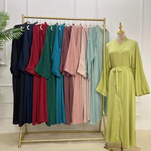 Loriya <span class=keywords><strong>magasin</strong></span> de vêtements islamiques vente chaude couleurs unies Satin ouvert Abaya avec poches latérales femmes musulmanes modeste Kimono Abaya - Product Image 1