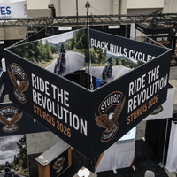Stand d'exposition 30x30 avec mur vidéo LED et boîte à lumière SEG, affichage LED SEG pour la réunion de motos de Sturgis 2027