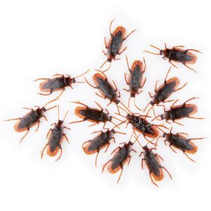 Cucarachas Falsas de Plástico No Tóxicas para Bromas de Halloween y el Día de los Inocentes - Product Image 1