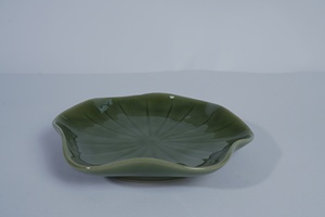 Nouvelle conception de plat de service en porcelaine bronze réactive à bord irrégulier pour les services de restauration et de banquets d'hôtel - Product Image 5