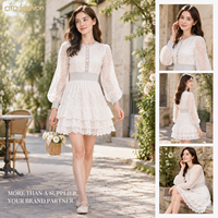 Robe Courte Blanche Femme à Manches Bouffantes, Dentelle Broderie Anglaise, Ourlet Volanté Superposé, Idéale pour Rendez-vous Romantique, Fabricant OEM Personnalisé