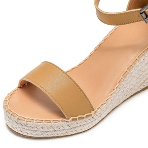 Sandalias de <span class=keywords><strong>cuña</strong></span> para <span class=keywords><strong>mujer</strong></span> color canela con correa al tobillo y cierre de hebilla, suela de paja tejida, calzado casual de verano, nuevas llegadas de sandalias de <span class=keywords><strong>cuña</strong></span>. - Product Image 5