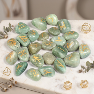 Venta al por mayor de fábrica, juego de Runas de ágata de Aventurina verde, piedra preciosa de cristal curativo Natural tallada, piedra vikinga, Reiki, curación Feng Shui - Product Image 1