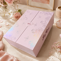 Boîte cadeau rose romantique personnalisée, emballage rigide en papier floral avec fermoir en forme de cœur pour cadeaux de mariage et produits de beauté, fournisseur