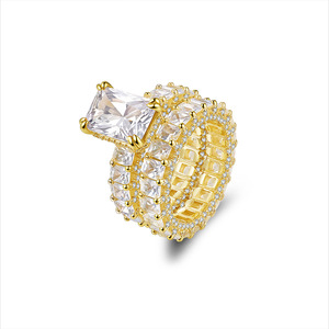Anillo de cóctel de moissanita chapado en oro de 18 quilates para mujer, corte esmeralda, engaste pavé, estilo geométrico de lujo, joyería para fiesta - Product Image 1