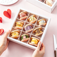 Boîte à gâteau carrée en papier kraft blanc avec couvercle blanc et doré, emballage haut de gamme en plastique pour pâtisserie