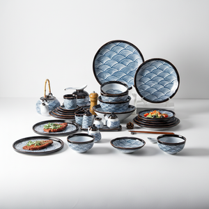 Juego de Vajilla Cuadrada de Cerámica Pintada a Mano con Diseño de Olas Marinas, Estilo Japonés, Retro, de Lujo Ligero, con Acabado Bajo Esmalte, Sostenible - Product Image 1