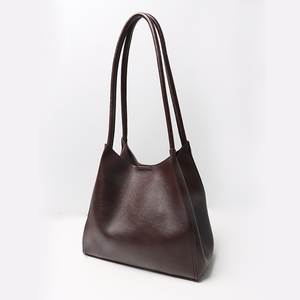 Sac fourre-tout en <span class=keywords><strong>cuir</strong></span> véritable avec logo personnalisé, sac à main hobo en <span class=keywords><strong>cuir</strong></span> de vachette souple personnalisé pour la promotion de la marque, vente en gros - Product Image 2