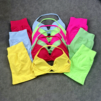 Ensemble d'entraînement 2 pièces uni pour femme DF - Soutien-gorge de sport rembourré respirant et short taille haute sculptant les fesses pour le yoga