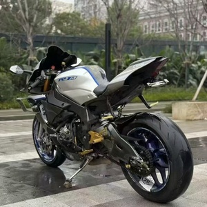 <span class=keywords><strong>Moto</strong></span> Yamaha YZF-R1 1000cc, moteur 4 cylindres en ligne refroidi par liquide, Supersport, moteur Crossplane dérivé de la <span class=keywords><strong>MotoGP</strong></span> - Product Image 2
