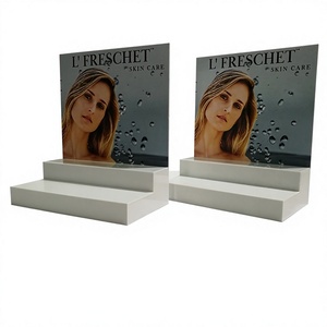 Support d'affichage de bureau personnalisé en acrylique pour sérum capillaire avec laminage brillant et orientation verticale - Product Image 1