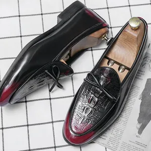 Kırmızı şarap rahat resmi kaymaz elbise ayakkabı boyutu üzerinde kayma 38-47 klasik dayanıklı ilmek erkek makosen ayakkabılar