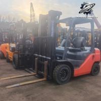 Chariot élévateur Toyota 8FD25 d'occasion en stock, moteur d'origine 1DZ-II pour la manutention de marchandises en usine et au port, prix bas