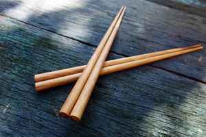 Palillos Chinos Clásicos de Madera con Acabado Liso, Utensilios de Comedor para una Comida Diaria Cómoda, Palillos Chinos de Madera Hechos a Mano - Product Image 6