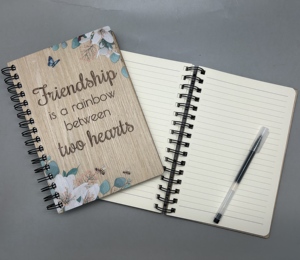 Cubierta <span class=keywords><strong>de</strong></span> cuaderno <span class=keywords><strong>de</strong></span> madera A5 personalizada al por mayor diseño impreso con láser y Flor <span class=keywords><strong>de</strong></span> pera para regalos o uso escolar - Product Image 4