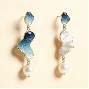 Zenjoys [Hong Kong International Jewellery Show] Pendientes asimétricos de perlas esmaltadas inspirados en el océano, con nácar - Product Image 1