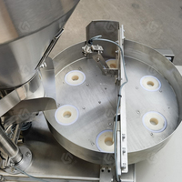 Machine de conditionnement d'emballage de collations bouffées de barres de maïs sous vide de noix de cajou pour les paquets de Fruits secs de petite entreprise 100g