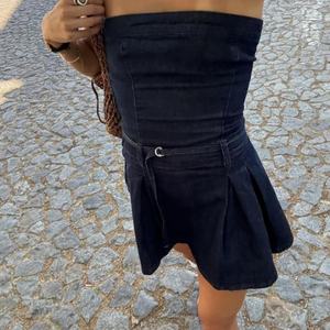 คอลเลคชั่นใหม่ ชุดเดรสยีนส์ทรงขาบานสำหรับผู้หญิง สไตล์ไนต์คลับ สายเดี่ยว ยืดได้ ชุดเดรสยีนส์สั้นรัดรูปสำหรับสาวฮอต - Product Image 2