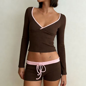 Conjunto Casual de Dos Piezas de Punto Sólido - Camiseta de Manga Larga con Cuello en V para Mujer, Paneles en Contraste, Pantalones Cortos con Lazos, Ecológico, Transpirable, Deportivo - Product Image 4