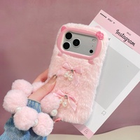 Coque de téléphone antichoc en TPU avec oreilles de chat en peluche, nœud perlé et dragonne pompon moelleuse pour iPhone 15 16 17 Pro Max