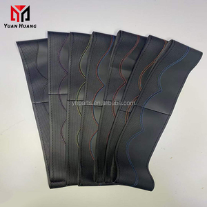 Coprivolante SF145 in Pelle con Cuciture a Mano e Linee Colorate, Bestseller per Auto - Product Image 2