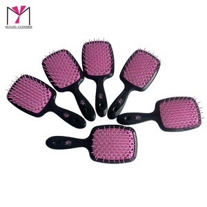 หวีไม้ขนแปรงเคลือบไฟฟ้าคุณภาพสูง ปรับแต่งสีได้หลากหลาย สำหรับใช้ในร้านเสริมสวยและที่บ้าน - Product Image 3