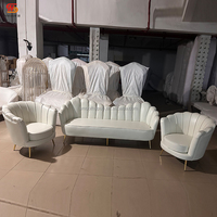 Banc de salon rectangulaire en velours rose avec cadre en métal doré pour la maison, l'hôtel, la banque, les mariages
