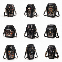 Bolso Bandolera Ita Lolita con Diseño Gótico Personalizado al por Mayor, en Forma de Ataúd, con Múltiples Ventanas para Exhibición de Insignias, Estética Oscura