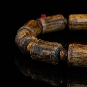 Pulsera de Agarwood de Bambú Raro y Exclusivo, Cuentas de Madera de Oud Natural Hechas a Mano, Joyería de Madera Aromática 18.3g - Product Image 4