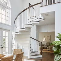 Escalier en colimaçon en bois pour maison duplex et appartement, design architectural contemporain ODM avec marches en bois dur