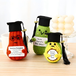Vendita all'Ingrosso di Simpatici Pupazzi di Animali all'Uncinetto 'Emotional Support Crochet Positive Pickle' Classe 2026, Divertenti Regali Commemorativi per <span class=keywords><strong>la</strong></span> Laurea - Product Image 2