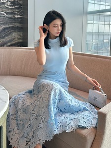 <span class=keywords><strong>Vestido</strong></span> Largo Casual de Encaje <span class=keywords><strong>Azul</strong></span> con Parches Florales Hechos a Mano, Estilo Delgado y Elegante, Colección Ramadán 2026, Siete Colores - Product Image 3