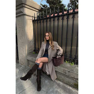 Abrigo de pana transpirable con cierre de un botón y detalles de bolsillos, relleno de algodón, disponible en talla XS - Product Image 3