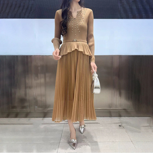 Robe midi décontractée élégante pour femmes, design plissé unique, manches bouffantes en forme <span class=keywords><strong>de</strong></span> lotus, <span class=keywords><strong>saison</strong></span> printemps, robe plissée directe d'usine - Product Image 2