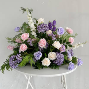 Centrotavola di Lusso con Sfere Floreali Rosa e Bianche con Fogliame Verde, Composizioni Floreali per Decorazioni da Tavolo per Matrimoni - Product Image 5