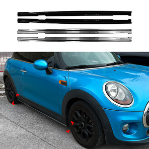 Minifaldones Laterales en Negro Piano con Textura de Fibra de Carbono ABS F56 F57 2014 2024 - Product Image 1