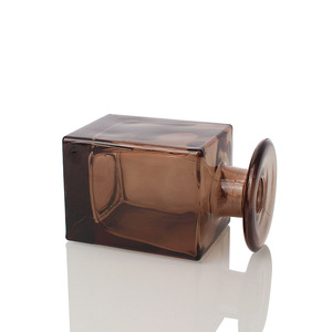Botella de vidrio de aromaterapia sin fuego con fondo grueso cuadrado marrón de gama alta de 150ml - Product Image 2