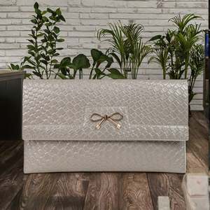 Elegante bolso bordado con flores, diseño hecho a mano, perfecto para cualquier ocasión elegante. - Product Image 3