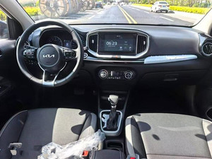 Kia Stonic 2022 d'occasion, SUV 1.4L CVT, toit ouvrant, 5 portes, 5 places, essence, crossover compact - Product Image 6
