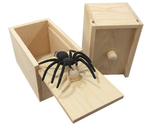 Caja de broma de <span class=keywords><strong>araña</strong></span> de goma, <span class=keywords><strong>Araña</strong></span> de madera artesanal, dinero sorpresa en una caja, bromas, juguetes para adultos y niños - Product Image 1